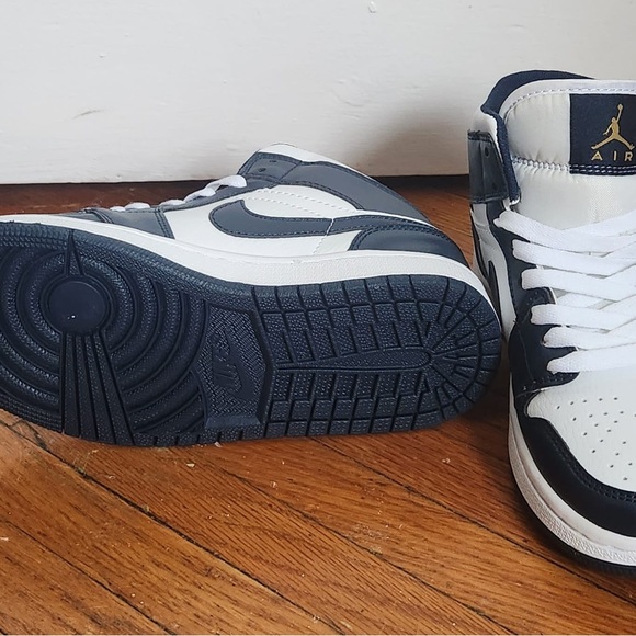 Jordan 1 White Metallic Gold - Picture 7 of 8